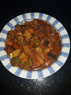 Una foto de Guiso vegano en salsa de tomate
