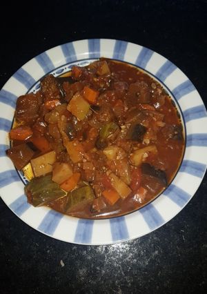 Una foto de Guiso vegano en salsa de tomate