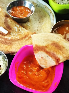 ટોમેટો ચટણી ઢોંસા (Tomato Chutney Dosa Recipe In Gujarati) રેસીપી મુખ્ય ફોટો