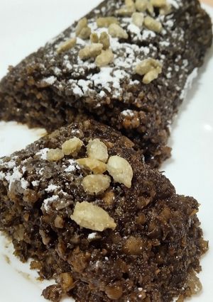 Una foto de Postre crudivegano sin gluten: choco, algarroba, pasas y girasol