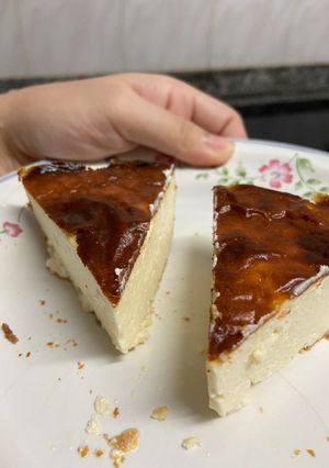 รูปของ Basque burnt cheesecake ชีสเค้กหน้าไหม้ หม้อทอดไร้น้ำมัน สูตรหวานน้อย
