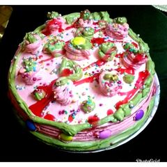 A picture of Strawberry Cake.