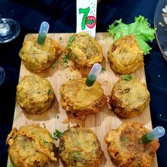A picture of Aloo tikki.