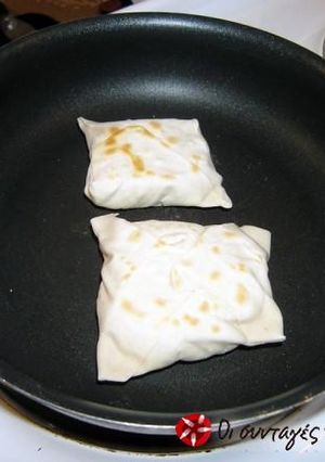 A picture of Kalitsounia with tyromalama.