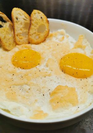 Une photo de Œufs au plat soufflés au parmesan
