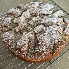 A picture of Banana & Rhubarb Cake (allergen free).