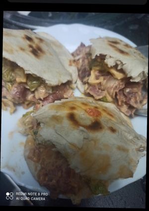 Una foto de Saquitos de jabalí con corazón dulce y toque de mostaza