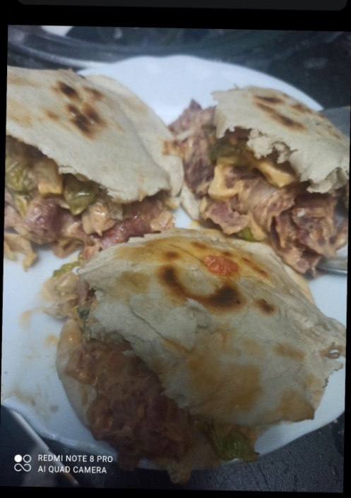 Una foto de Saquitos de jabalí con corazón dulce y toque de mostaza
