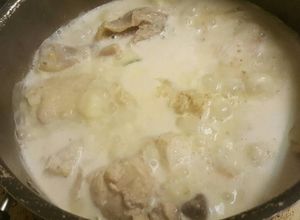 Una foto de Pollo en Crema 😋😊🍗🍜