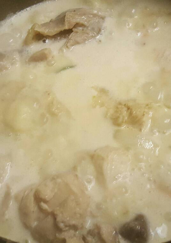Una foto de Pollo en Crema 😋😊🍗🍜