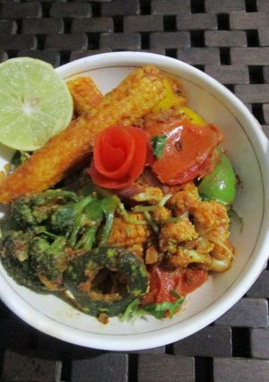 वेजिटेबल जालफ्रेजी (vegetable Jalfrezi recipe in hindi) रेसिपी मुख्य फोटो