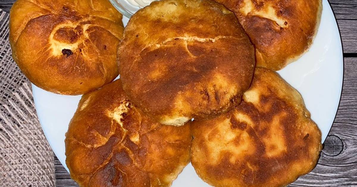 Беляши на кефире с дрожжами на сковороде (с мясом)