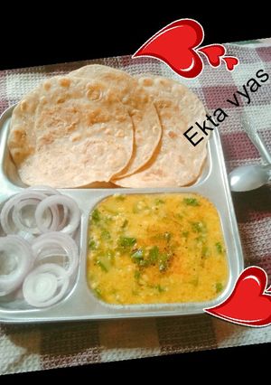 પાલક મગની દાળમાં શાક (Palak Moong Dal Shak Recipe In Gujarati) રેસીપી મુખ્ય ફોટો