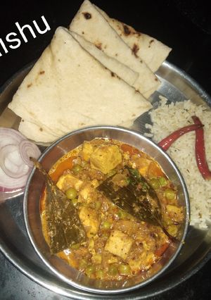 मटर पनीर विथ नान (Matar Paneer with naan recipe in hindi) रेसिपी मुख्य फोटो
