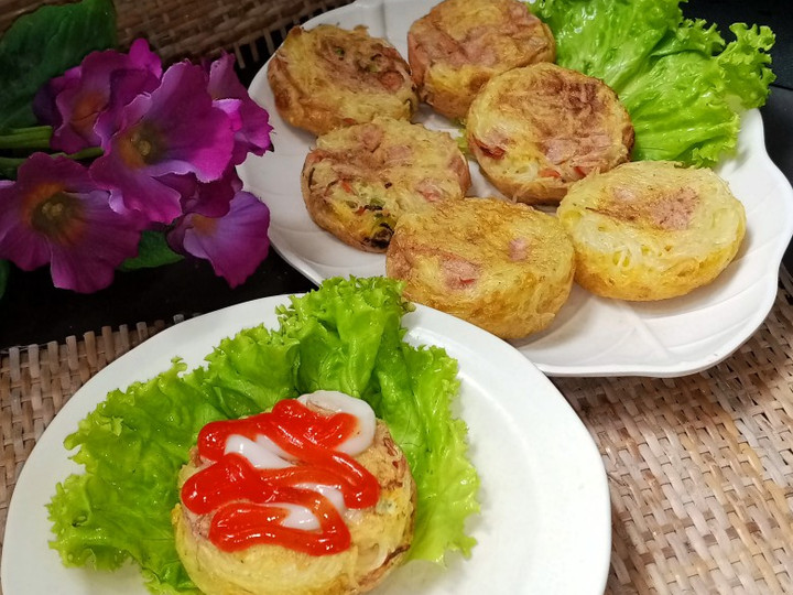 Bagaimana Menyiapkan Omelet Bihun Wortel Sosis yang Enak