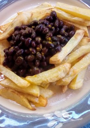 Una foto de Porotos al azafrán en nido de papas 〈⁠(⁠•⁠ˇ⁠‿⁠ˇ⁠•⁠)⁠-⁠→*