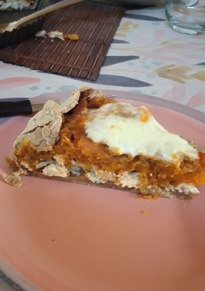 Una foto de Tarta de pollo al curry y calabaza