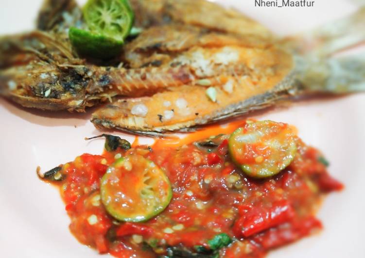 Cara membuat Ikan asin sambal jeruk purut 🤤 legit