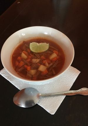Una foto de Picadillo en caldo de chile Guajillo. Muy rico 😋