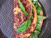 Una foto de queso feta tortilla
