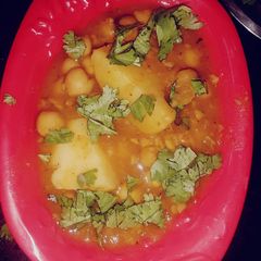 A picture of Chana Aloo Gravy.