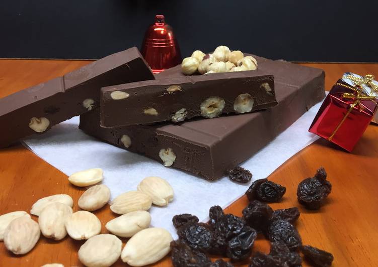 Turrón de chocolate con frutos secos (con y sin thermomix)