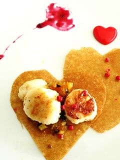 Une photo de Noix de St Jacques, confit d'endives au fruit de la passion pour la St Valentin
