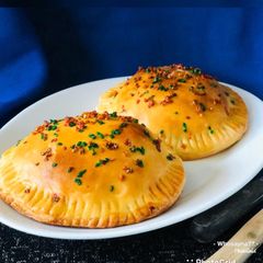 A picture of Whosaynas Baked Chicken Naan.