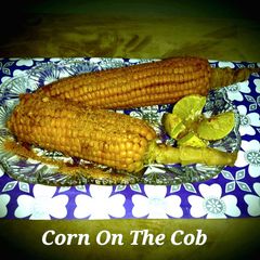 A picture of Simple boiled salted corn on the cob.