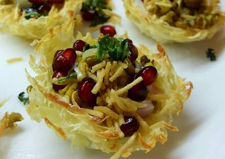 Recipe of Ultimate #HFFMonsoon_special SHREDDED POTATO BASKET CHAT