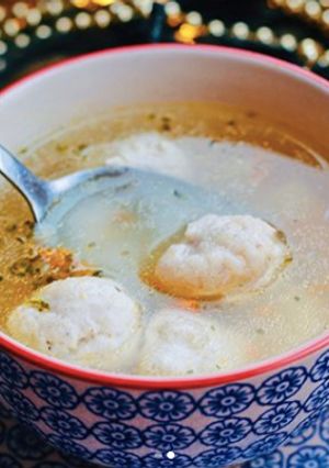 A picture of Soup with chicken meatballs.