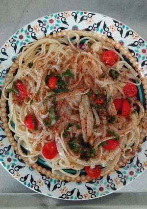 Una foto de Pasta con cherry y hierbas