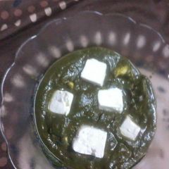 A picture of Shahi palak paneer.