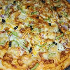 A picture of Chicken Tikka Pizza.