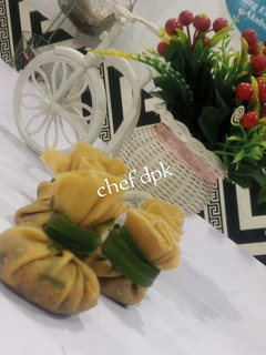 A picture of Ready to fry Samosa.