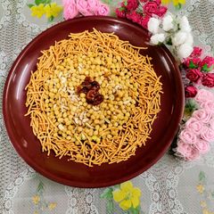 A picture of Sev Boondi.