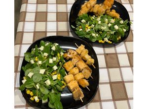 Foto di Spiedini di salmone con pangrattato e valeriana🥬🌽🍢