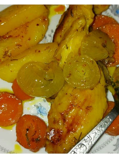 عکسی از دستور خوراک مرغ با سبزیجات در فر