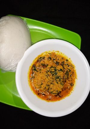 A picture of Tuwon shinkafa and egusi soup.