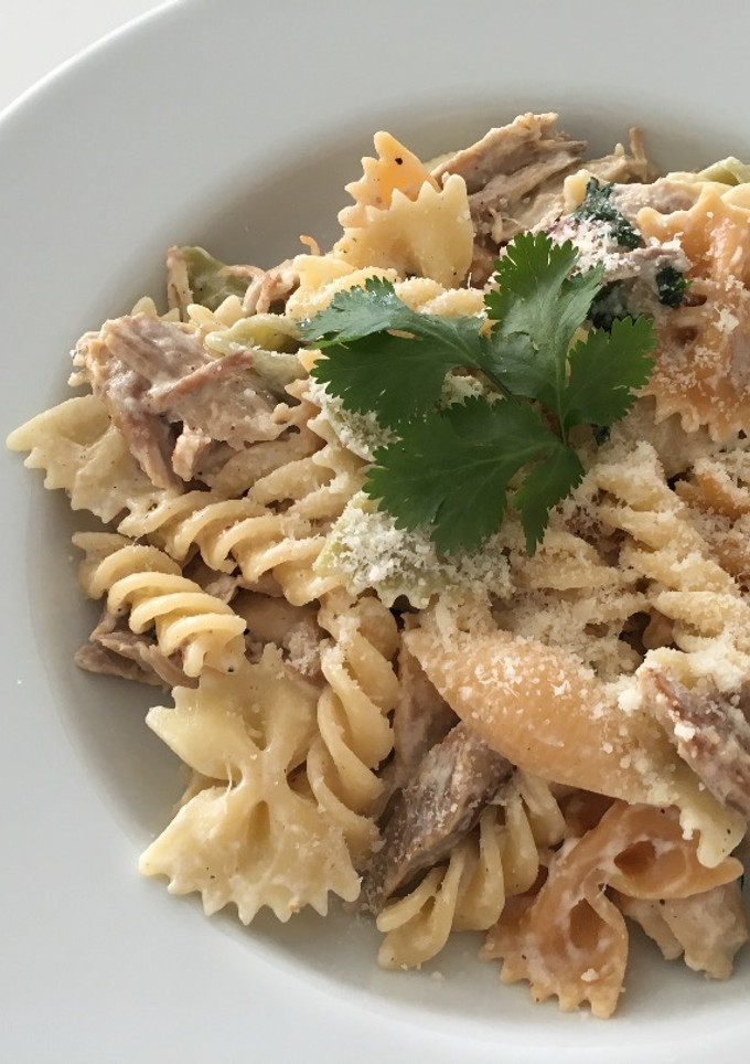 Una foto de Pasta con sobras de pavo asado