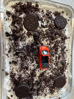 A picture of Oreo tres leches cake.