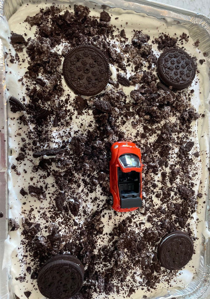 A picture of Oreo tres leches cake.
