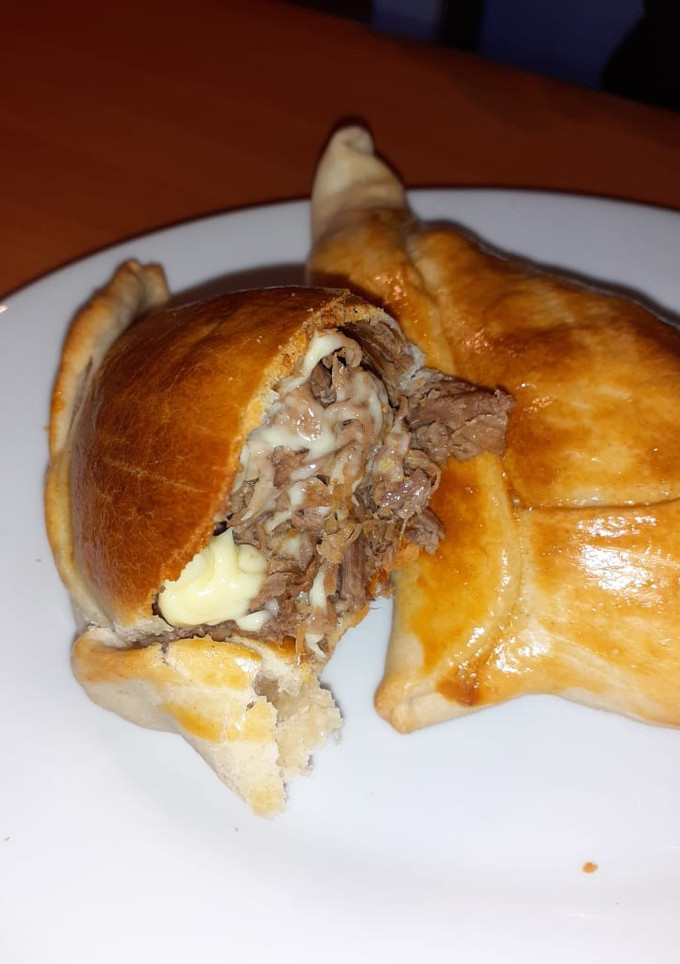 Una foto de Empanadas de carne mechada con queso