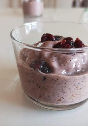 Una foto de Helado de plátano y arándano
