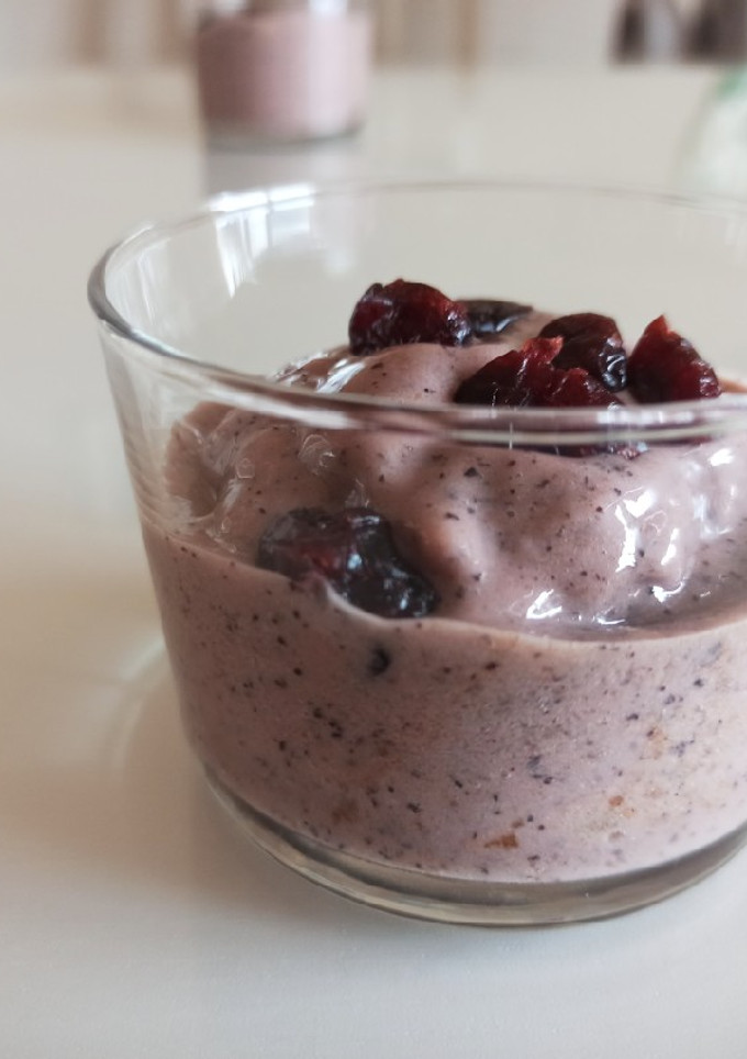 Una foto de Helado de plátano y arándano