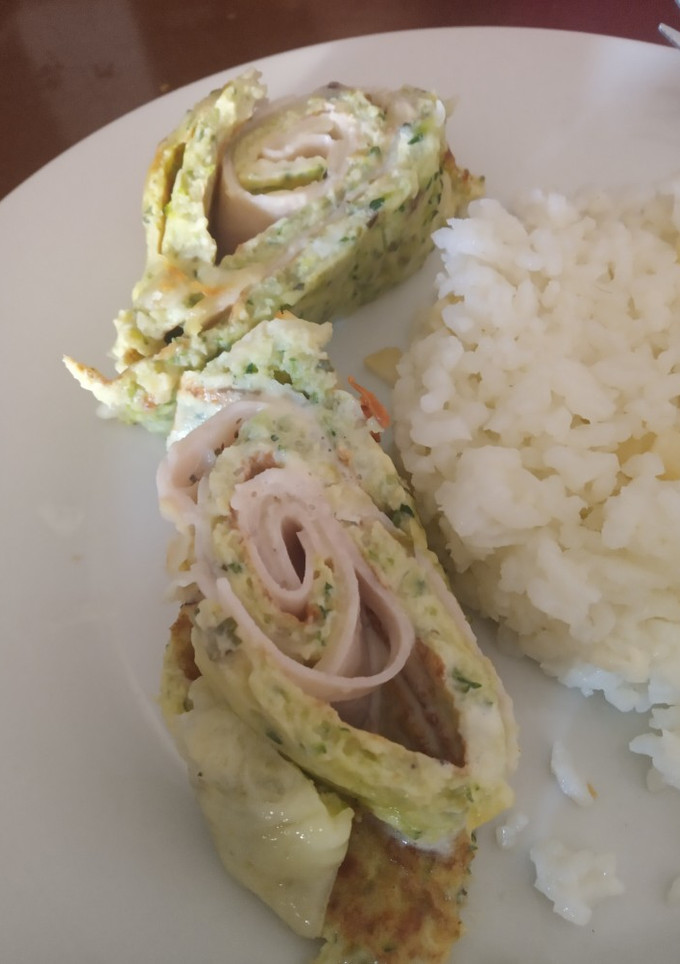 Una foto de Rollo de calabacín relleno