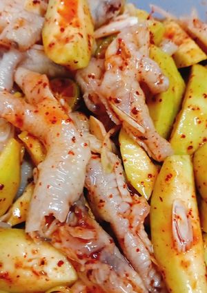 Hình của món Cóc trái trộn chân gà.