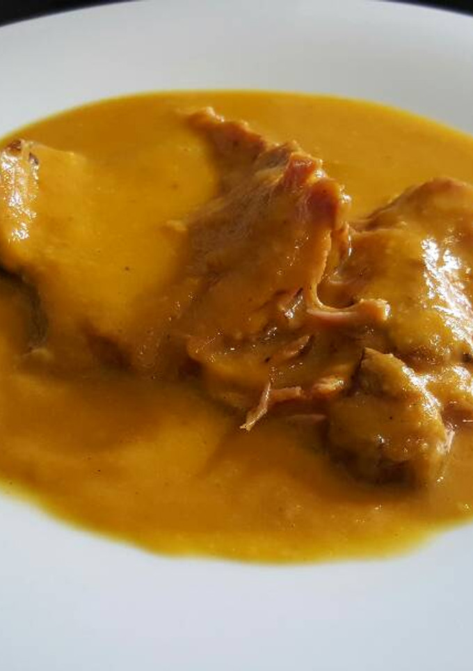 Una foto de Redondo de Cerdo en salsa amarilla