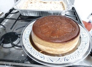 Una foto de Flan de queso bola napolitano