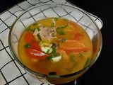 Canh cà chua nấu sườn mực chua cay